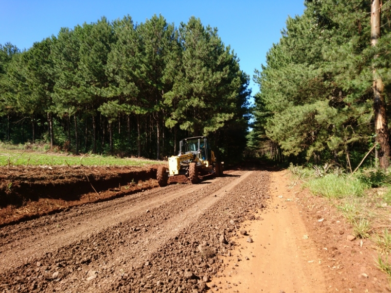 Prefeitura de Nova Laranjeiras continua trabalhando na recuperação de estradas rurais